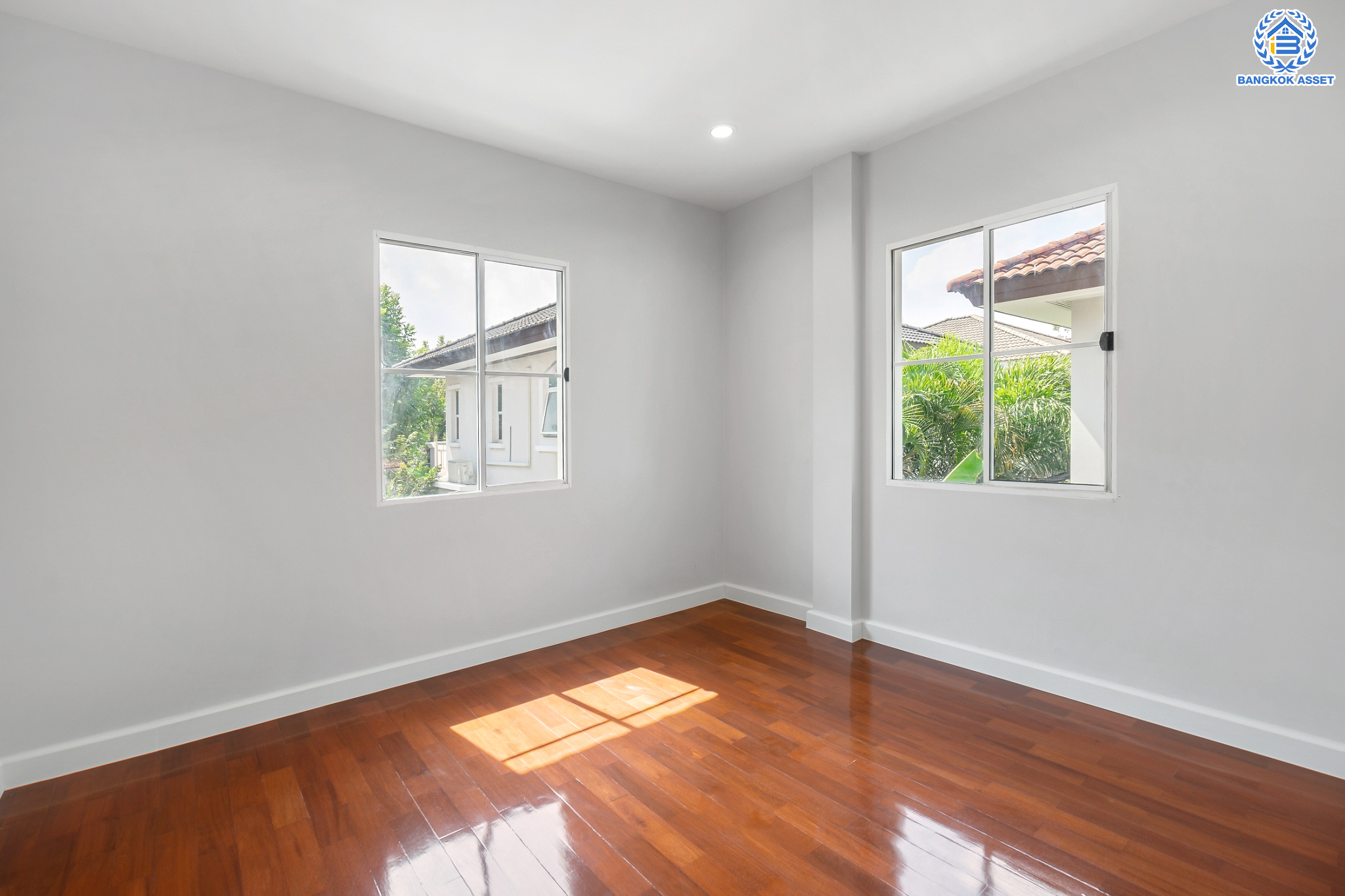 บ้านมือสองตกแต่งใหม่ ม.นันทวัน วัชรพล แบรนด์ LH เนื้อที่ 53.2 ตร.ว. ฟังก์ชัน 3 ห้องนอน 3 ห้องน้ำ จอดรถได้ 2 คัน Facilities ครบครัน บนทำเลเชื่อมต่อหลายเส้นทาง ถ.รามอินทรา ถ.สายไหม และถ.พหลโยธิน ใกล้สนามบินดอนเมือง ทางด่วน "ศรีรัช" และ เซ็นทรัลรามอินทรา